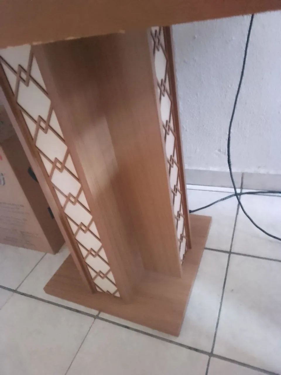 Mesa linda com 2 cadeiras  - Foto 3