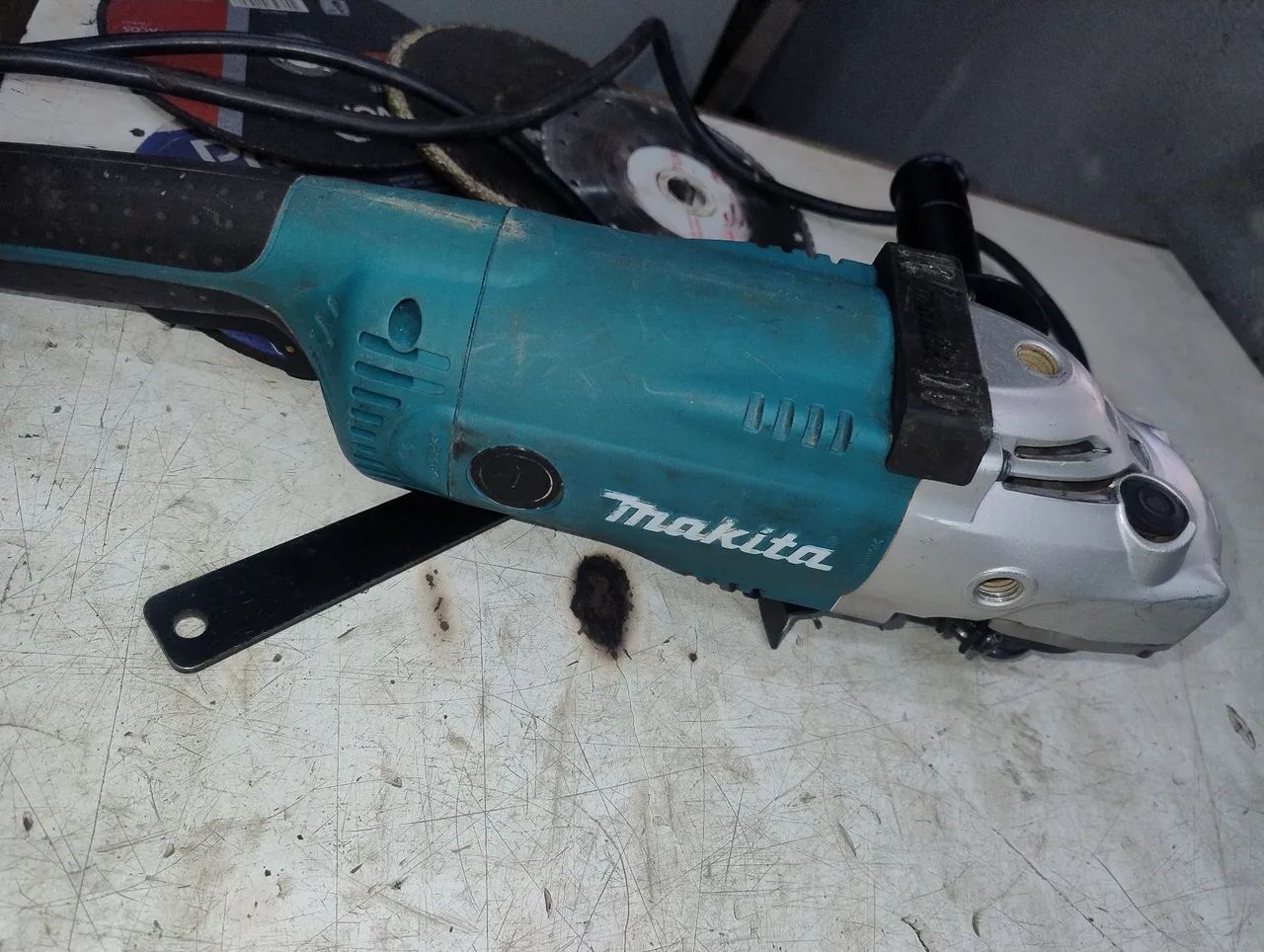 Lixadeira 7 polegadas Makita 127v - Foto 2