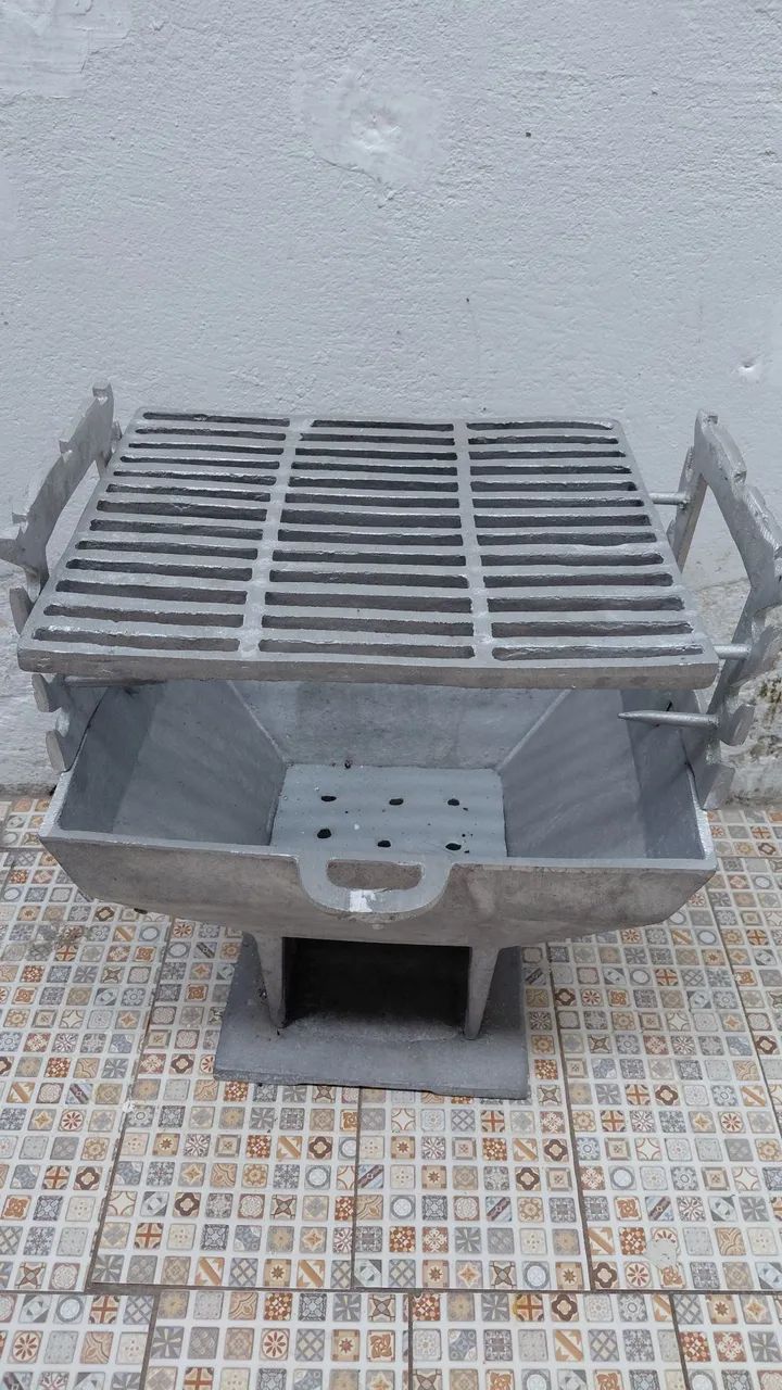 Churrasqueira de alumínio nova 