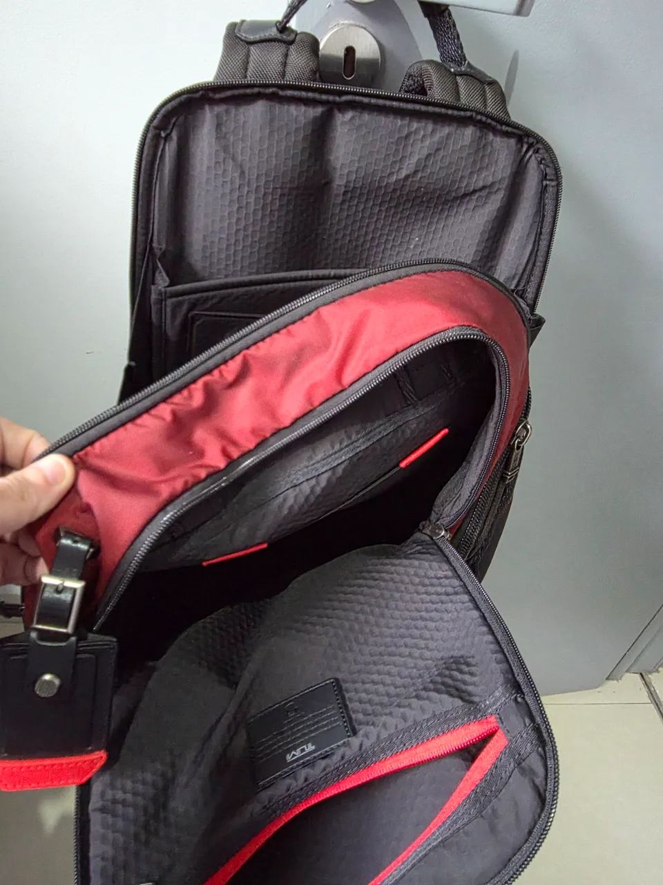 Mochila TUMI , edição limitada feita com nylon de paraquedas com NF E GARANTIA ETERNA TUMI - Foto 3