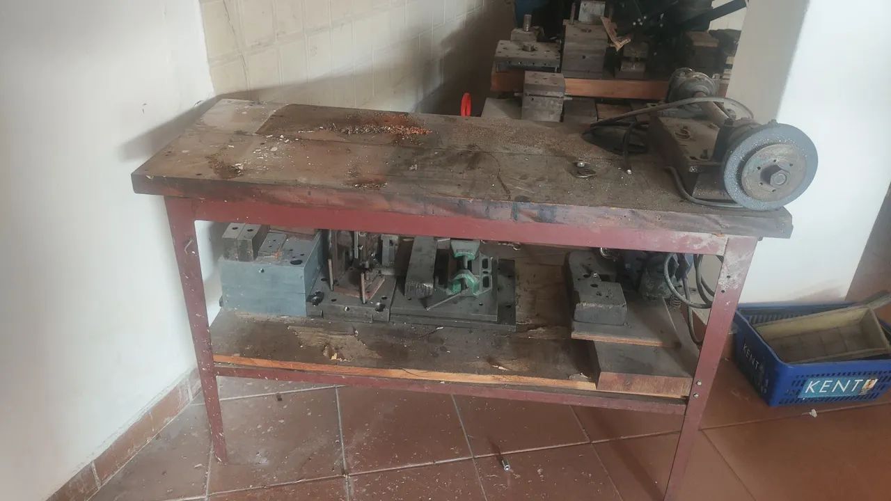 Bancada de Madeira com Esmeril Acopladol 