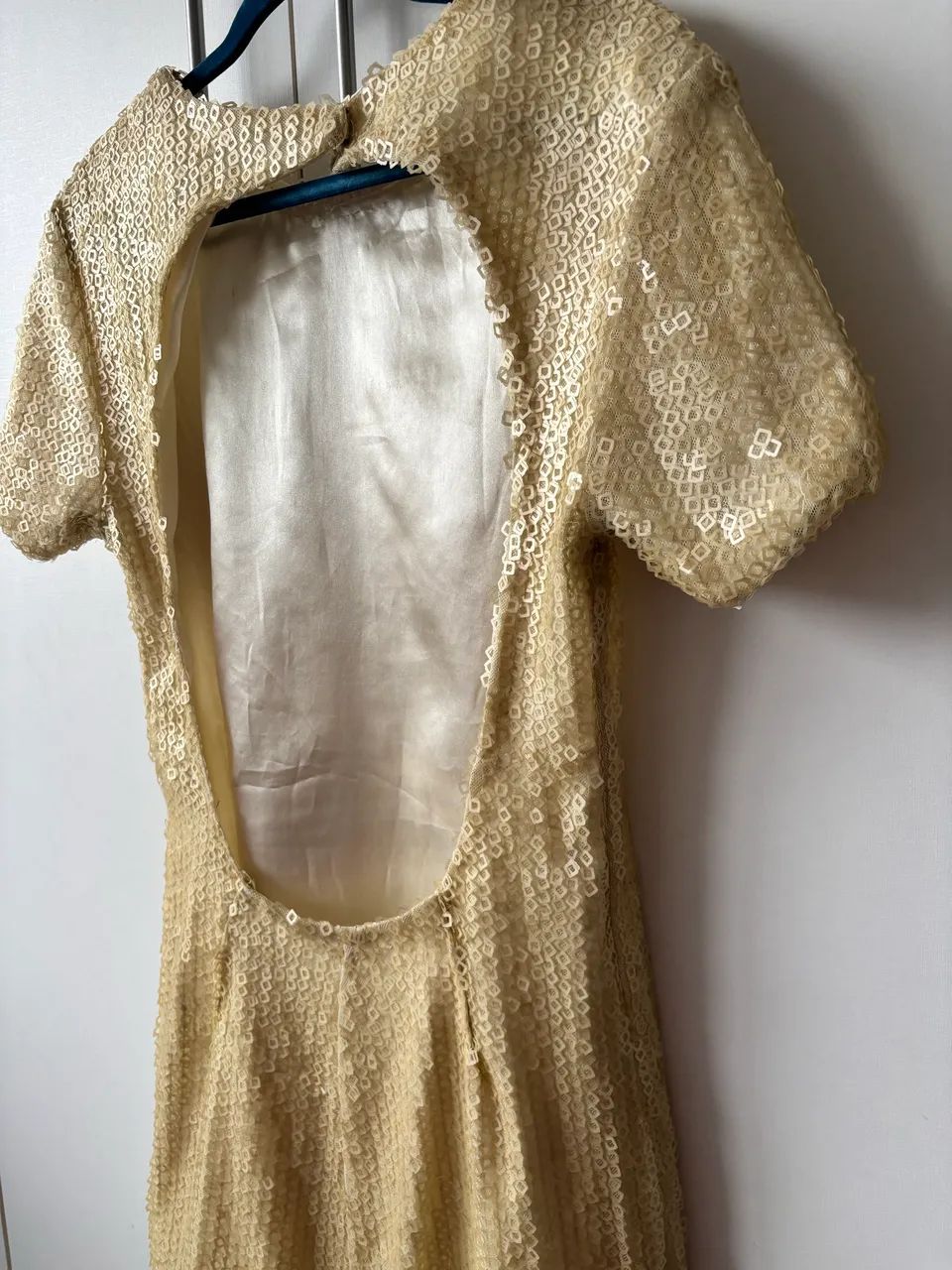 Vestido decotado em paetê  - Foto 3