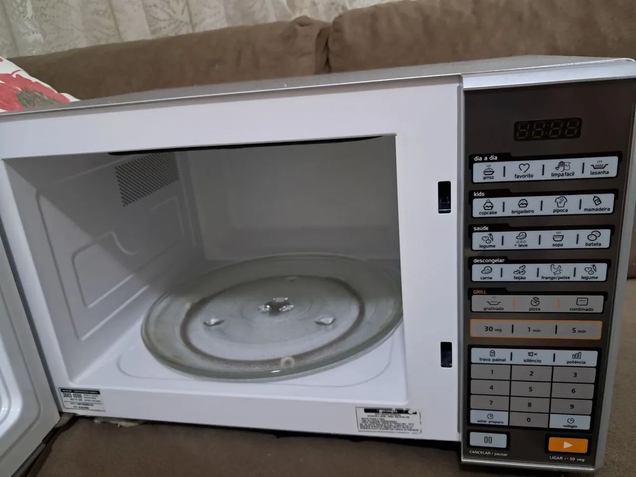 MICROONDAS MIDEA ESPELHADO COM GRILL ( GRANDE ) - Foto 3