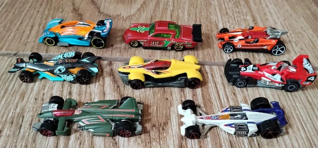 Coleção carrinhos Hot wheels variados  - Foto 2