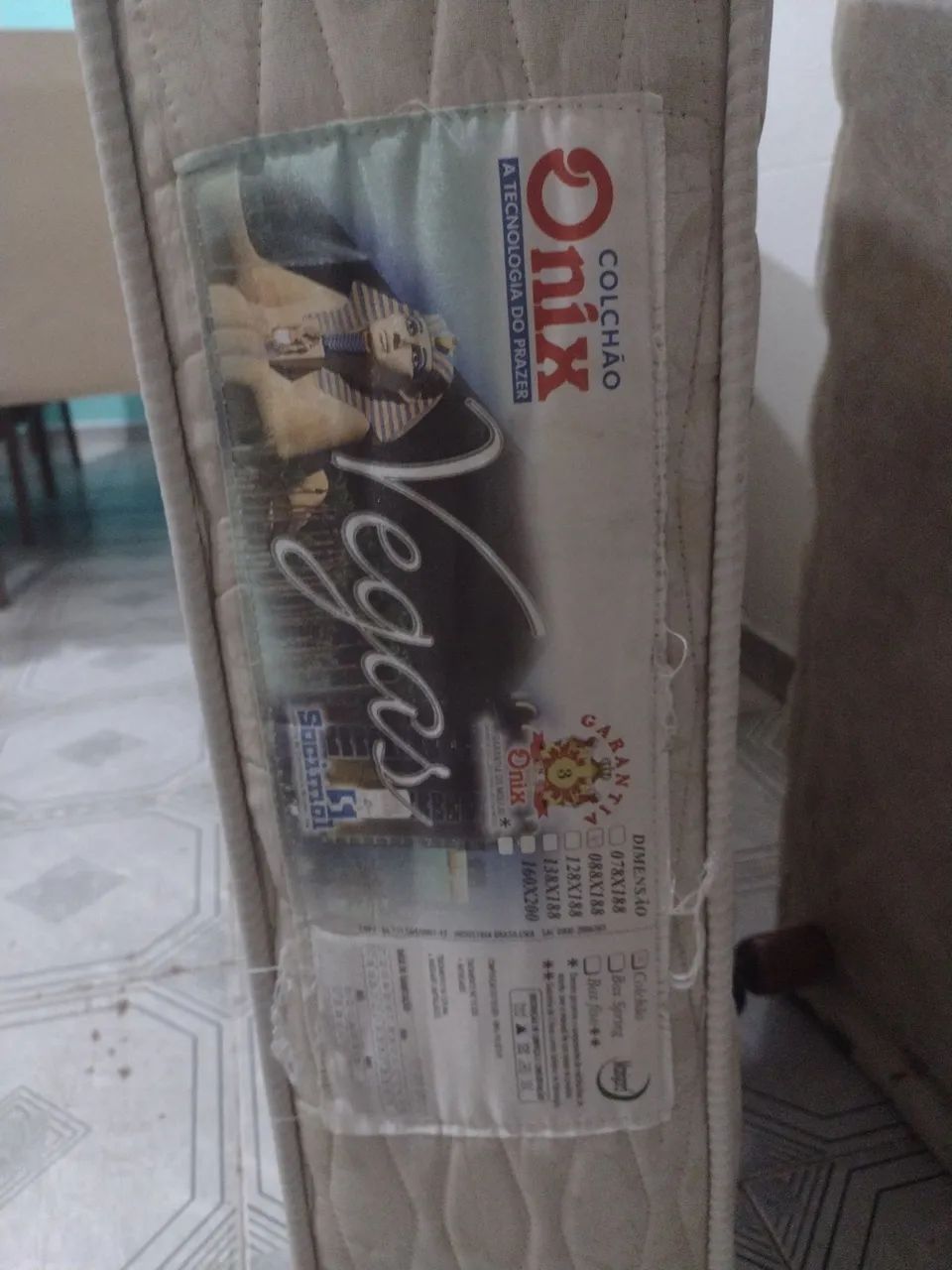 Cama box com colchão de solteiro de mola - usado