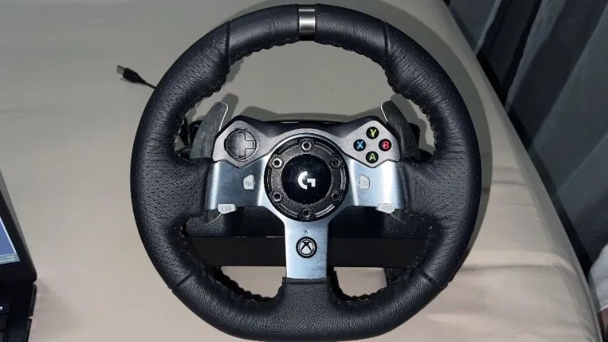 Volante Logitech g920.   Compatível com Xbox e pc