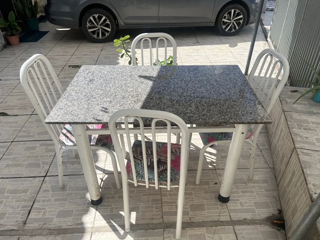 Mesa 4 lugares com cadeiras
