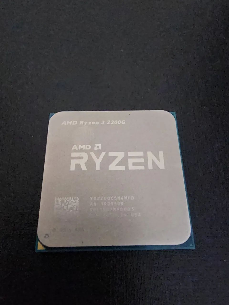 AMD RYZEN 3 2200G + Cooler original