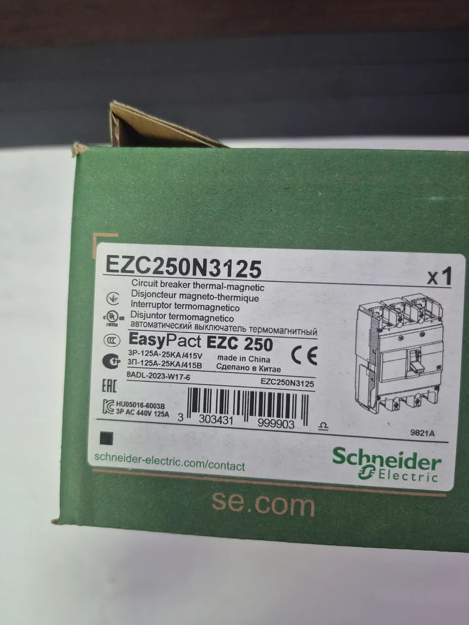 Disjuntor Tripolar EZC 250 N 3125