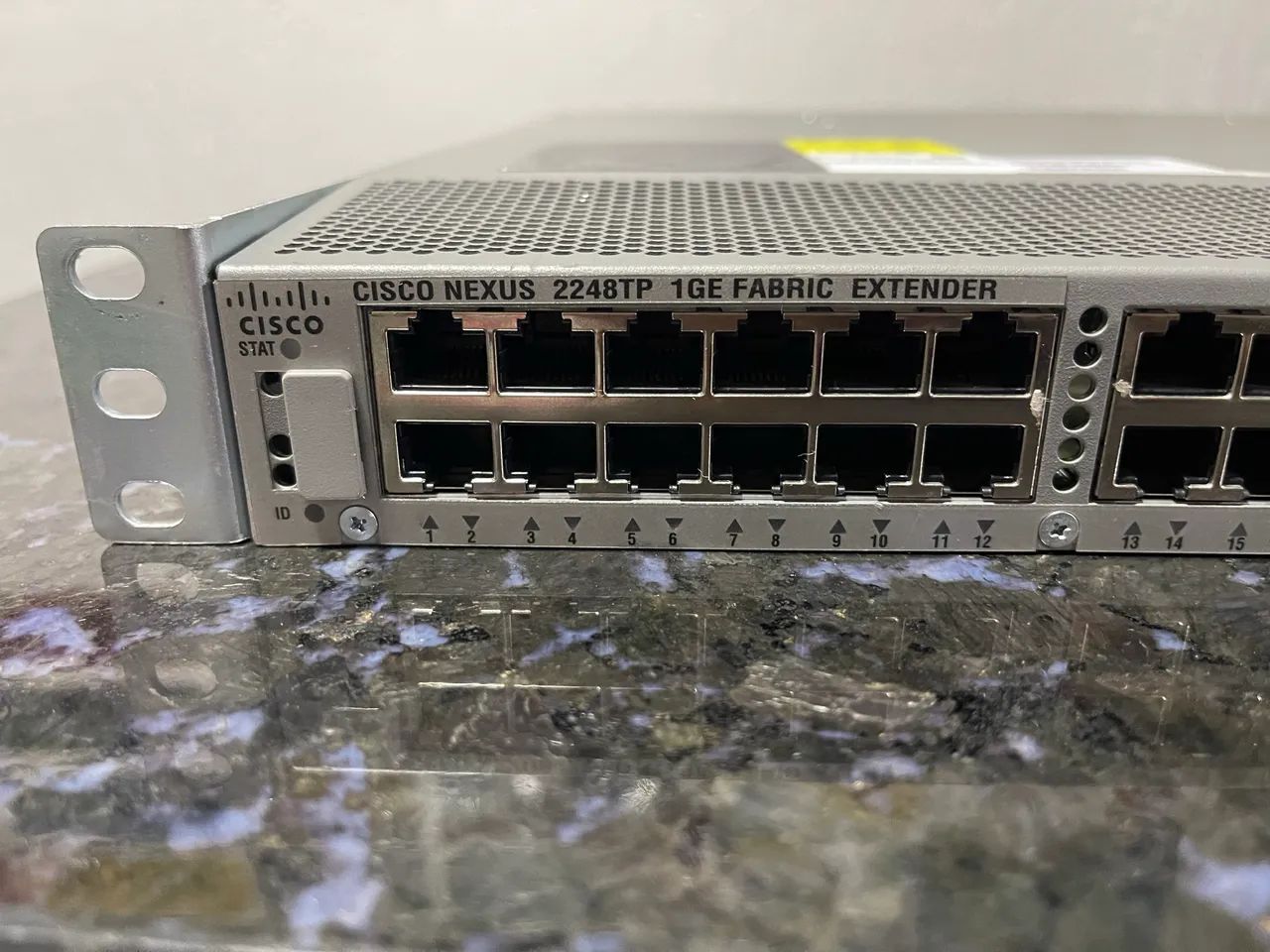 Switch Cisco Nexus N2k-c2248tp-1ge V03 Fabric Extender 48p 
