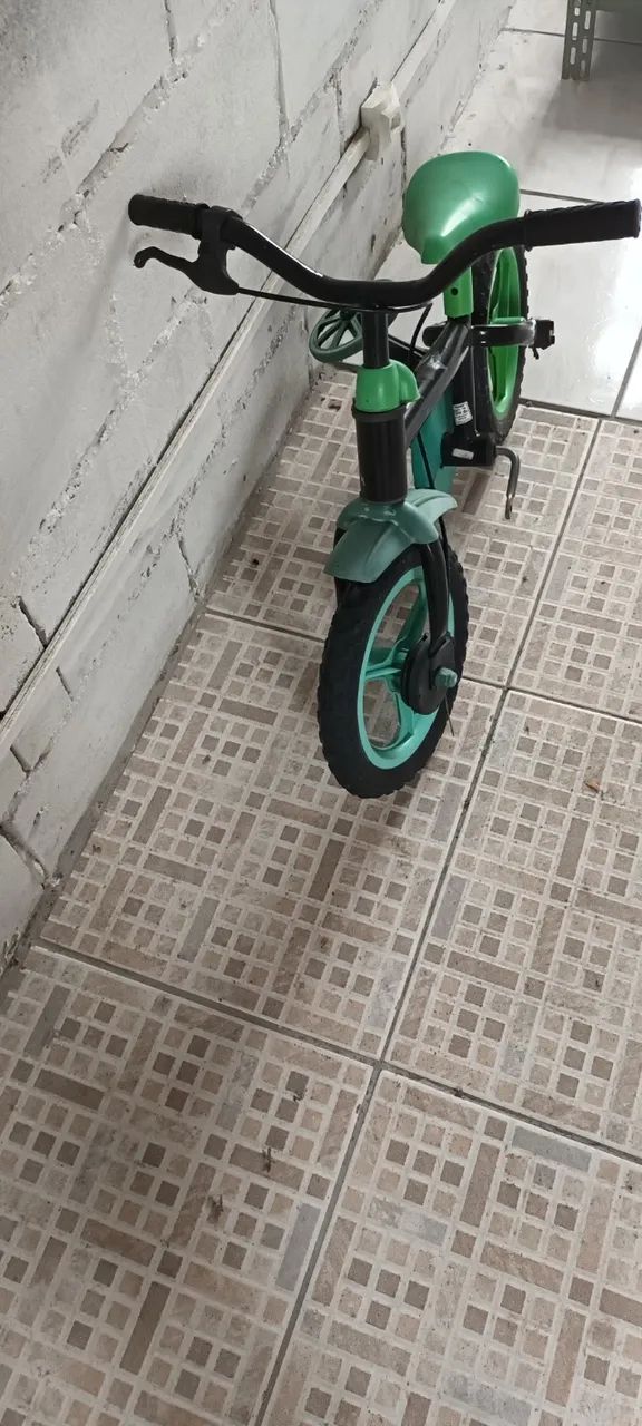 Bicicleta criança de 3, 4 anos precisa dar uma guaribada Estado geral bom Precisa arrumar  - Foto 4