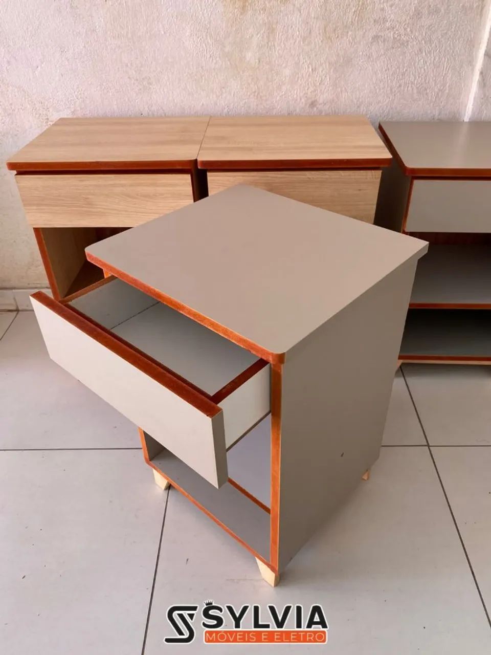 Mesa de cabiceira 