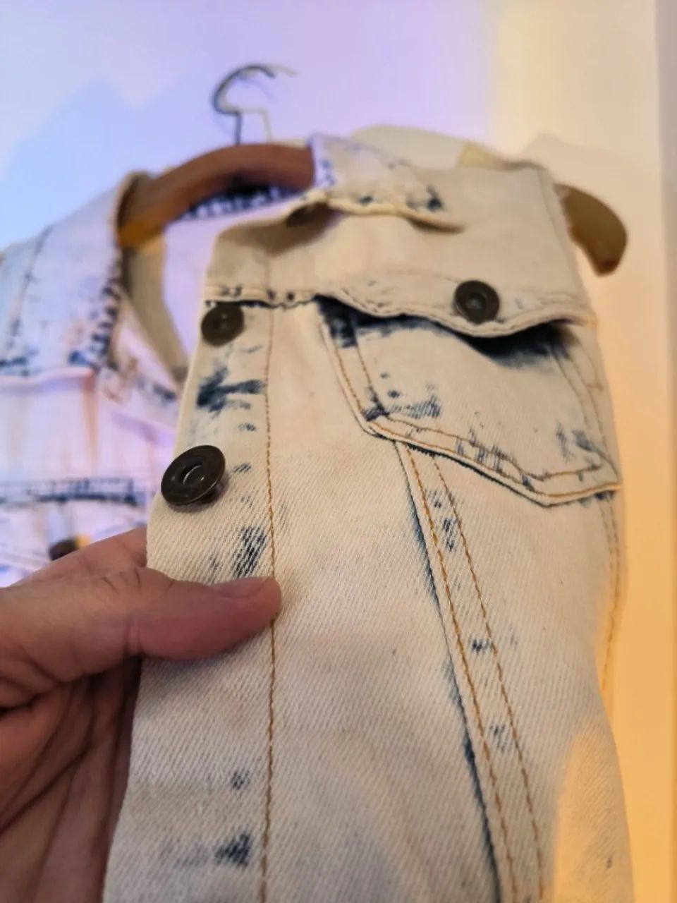 maxi colete jeans customizado quadrinhos p/m - Foto 2