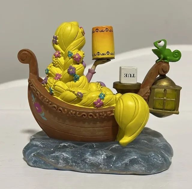 Estátua da Rapunzel no barco tipo calendário - Foto 2