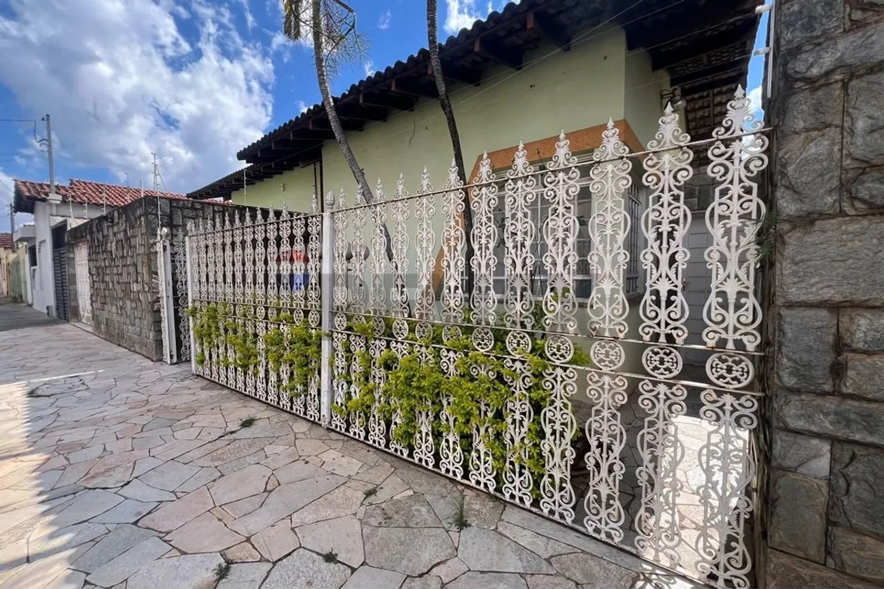 Casa Espetacular com 4 Suítes e Amplo Quintal