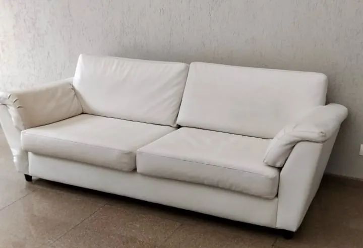 Sofá em courino branco usado - Foto 2