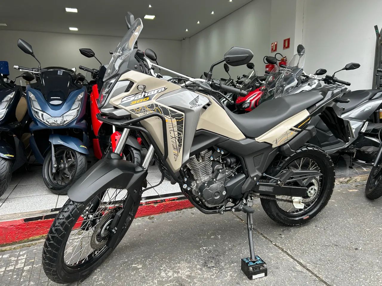 Honda Sahara Adventure Ano 2025 - Foto 3