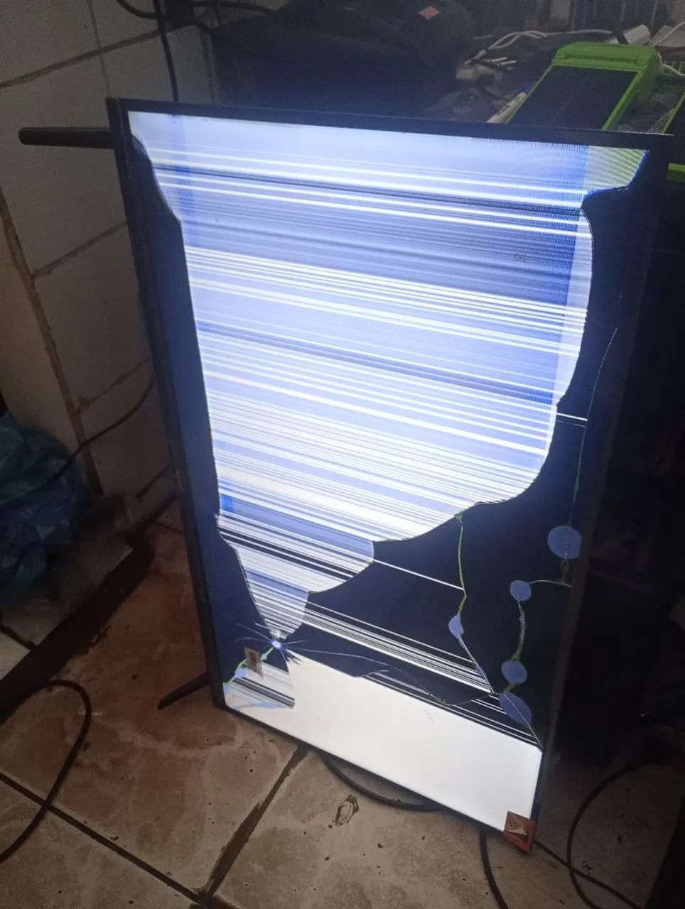 Tv TCL 32 polegadas com defeito tela quebrada  - Foto 3