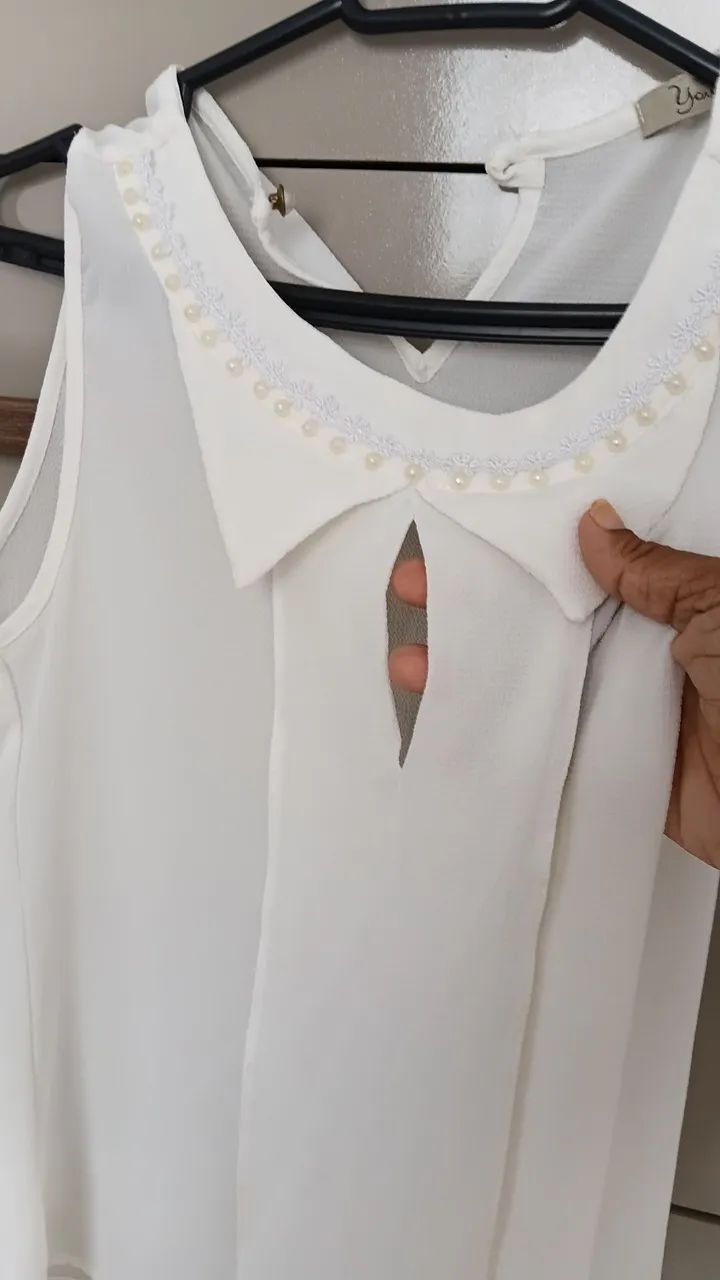 Blusa Branca com Detalhes em Pérolas - Foto 3