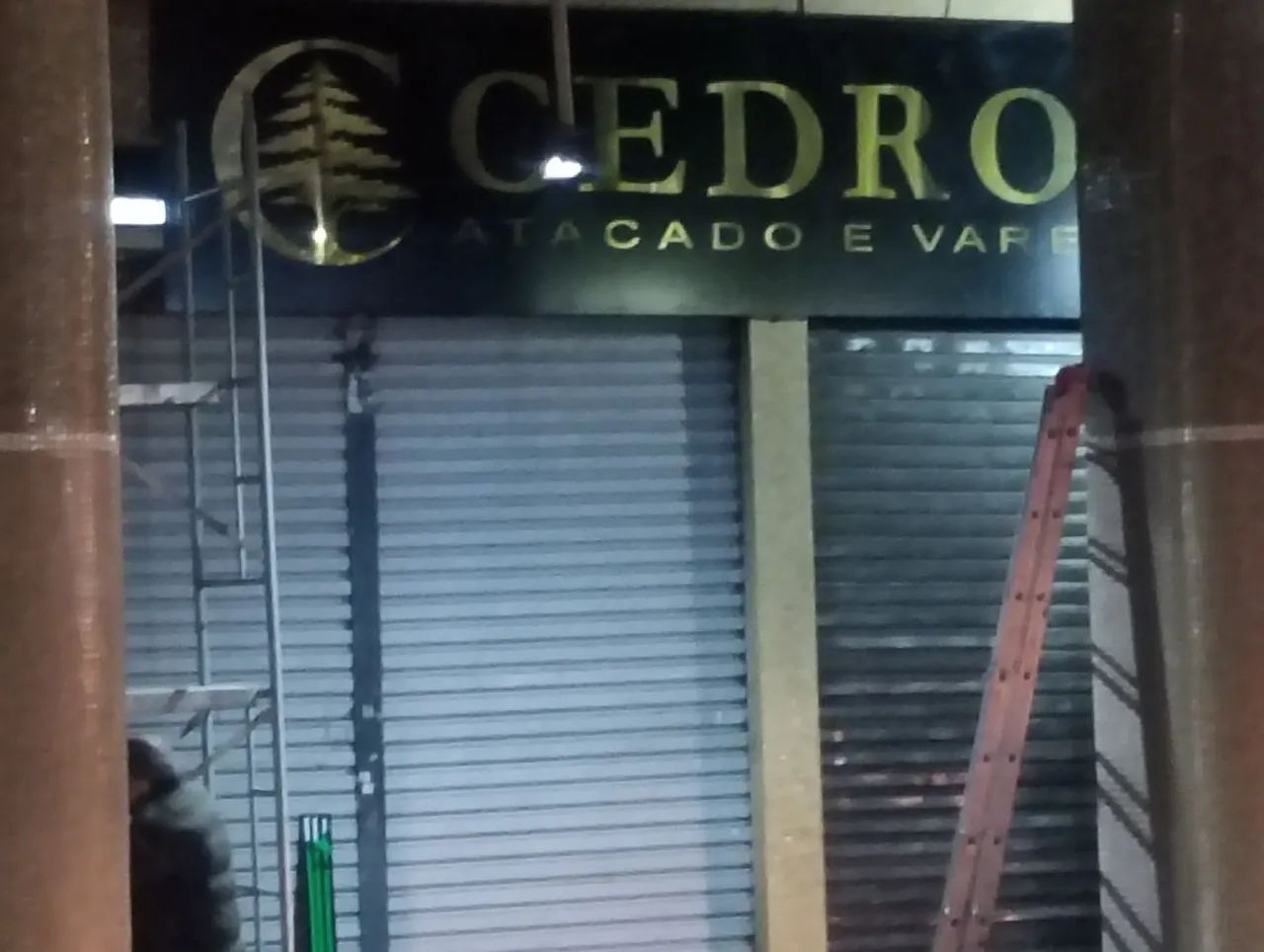 Letreiros e envelopamentos - Foto 2