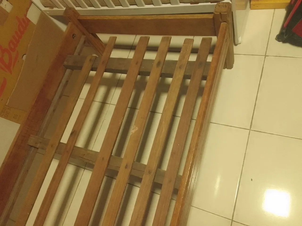 Cama de madeira  original pra solteiro.  - Foto 4