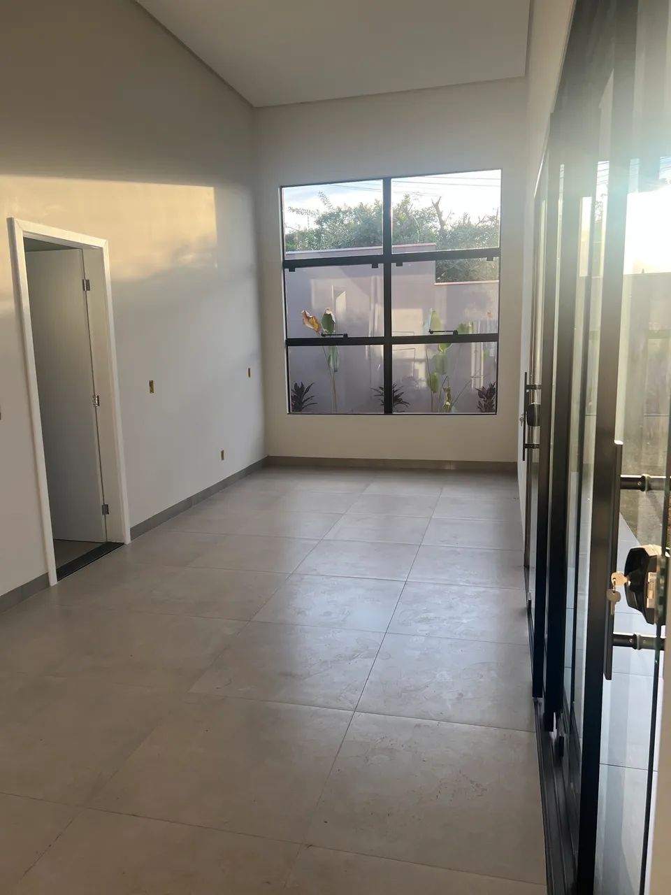 Linda Casa com quintal e paisagismo - Foto 5