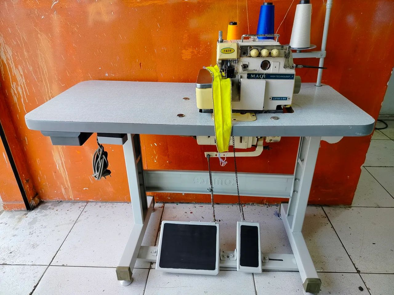 Vendo Máquina de Costura Overlock Industrial.