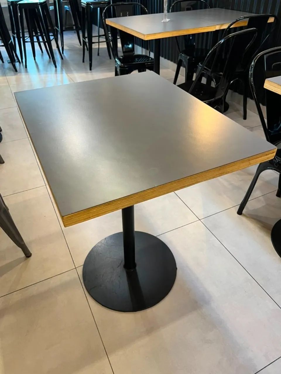 Mesa para salão de restaurante