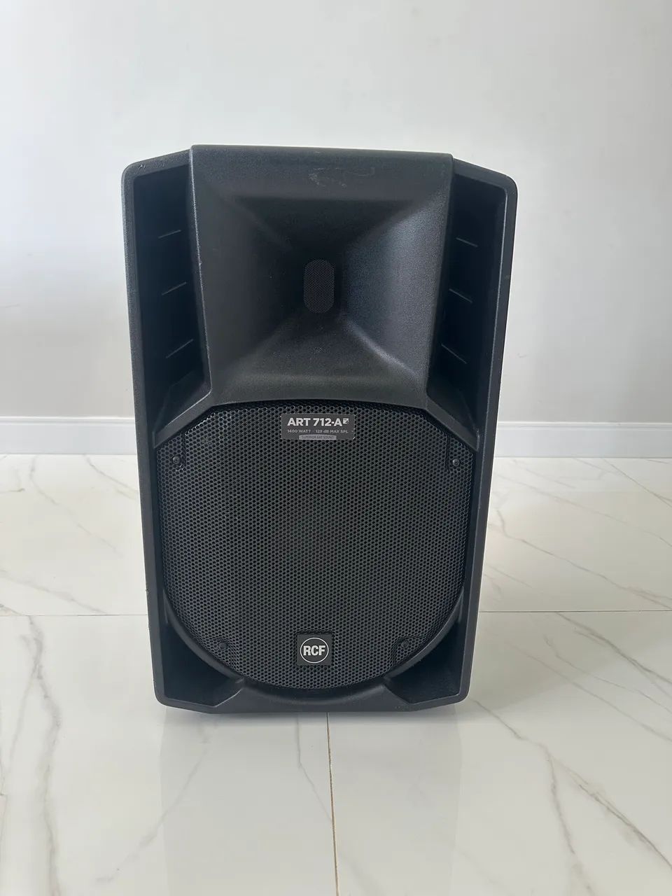 Caixa RCF 712A