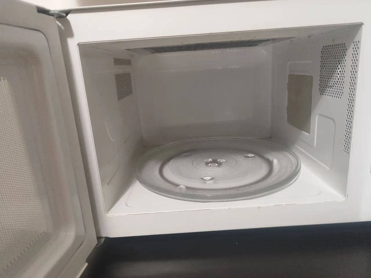 Microondas Branco modelo Meg 41 127 v  - Foto 5