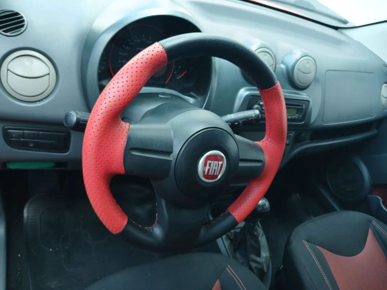 Fiat Uno Sporting 1.4 EVO Fire Flex 8V 4P 2012 - Foto 2