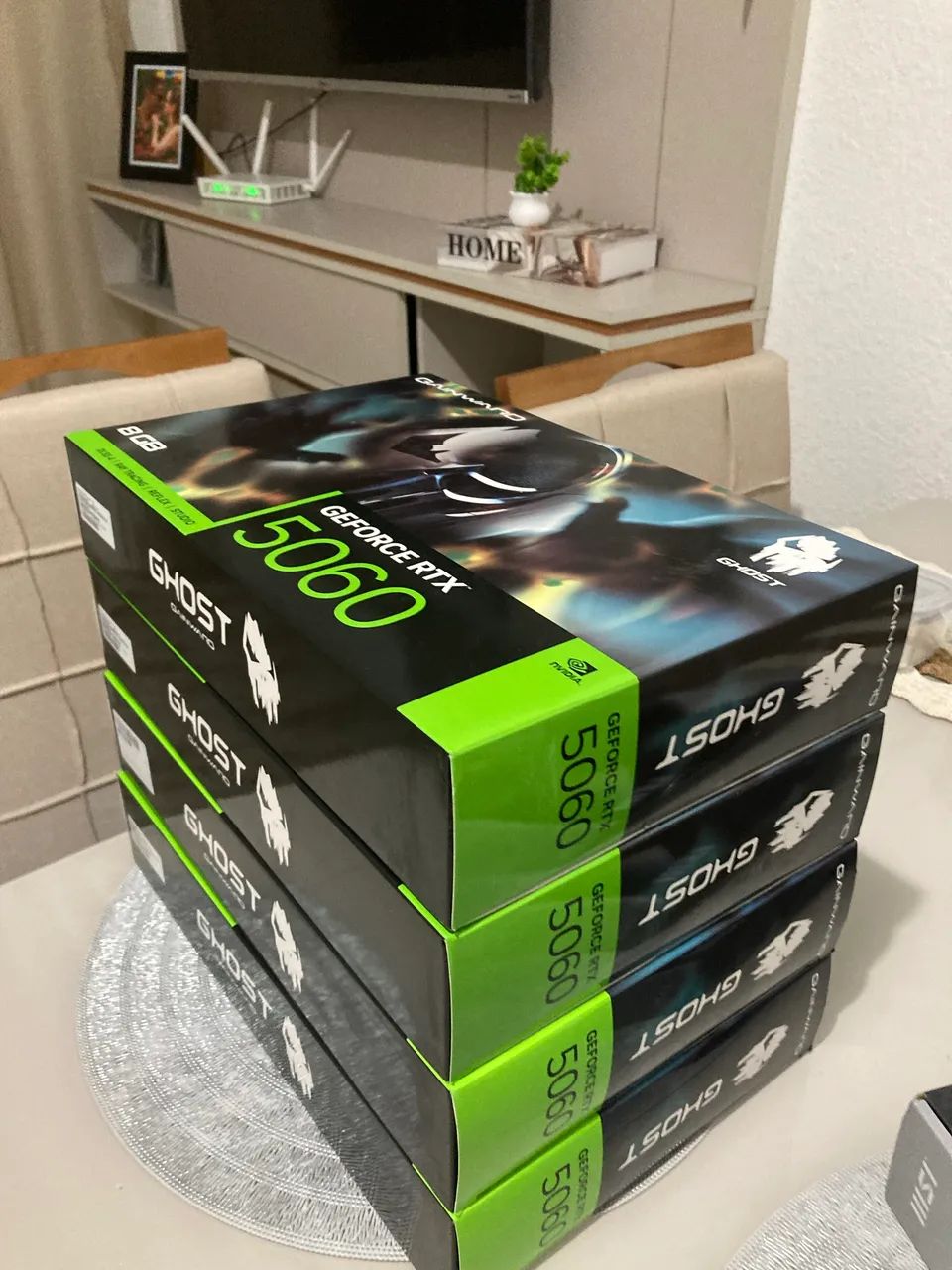 RTX 5060 8gb ghost lacrada 