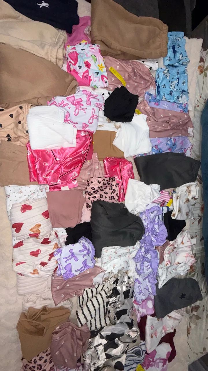 Lote de roupas infantis unissex pra quem quer uma renda extra