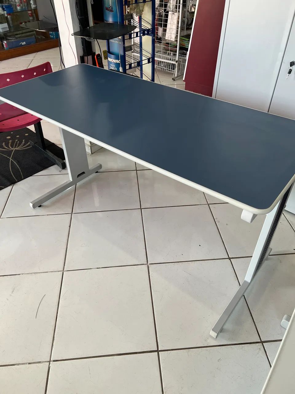 Mesa para escritório azul pé em metal  - Foto 2