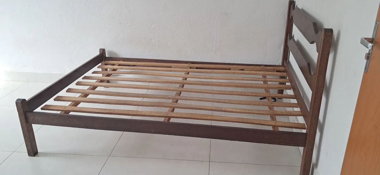 Cama de casal sem colchão