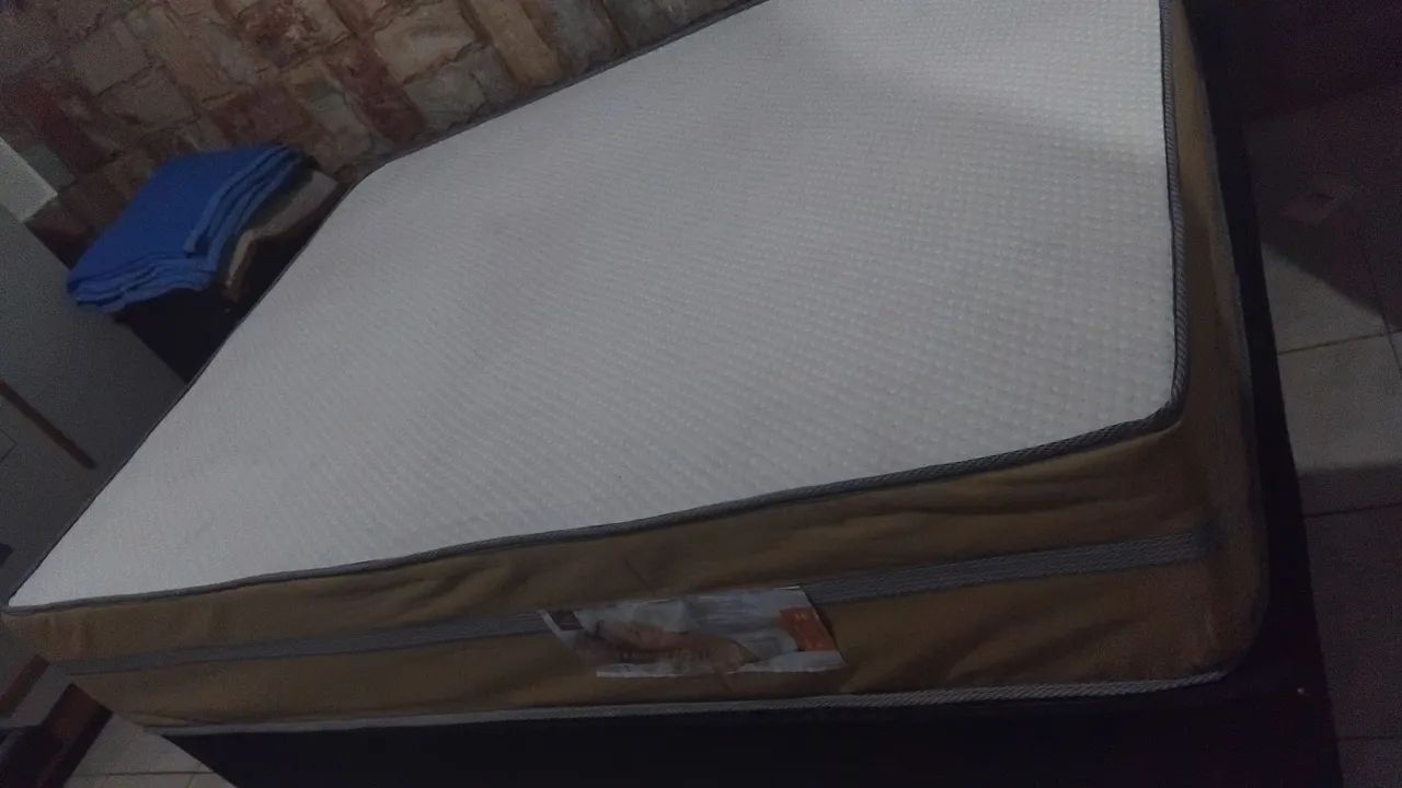 Cama casal nova com a base 