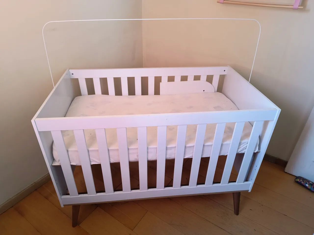  Berço 2 em 1 - Vira cama - R$ 300 - Foto 2