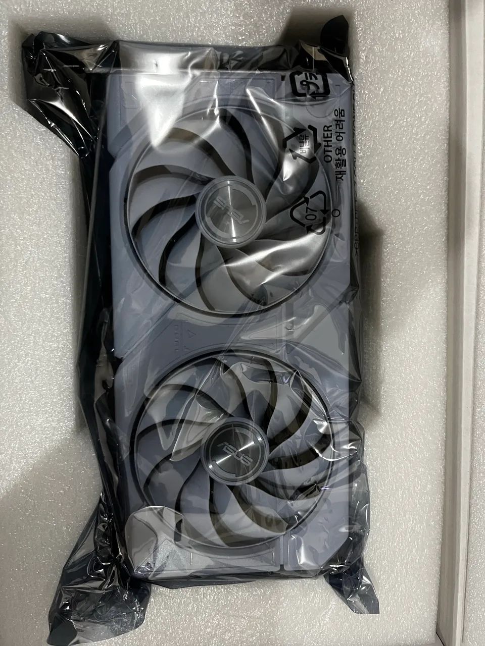 RTX 4060 ASUS OC DUAL WHITE  - Foto 5