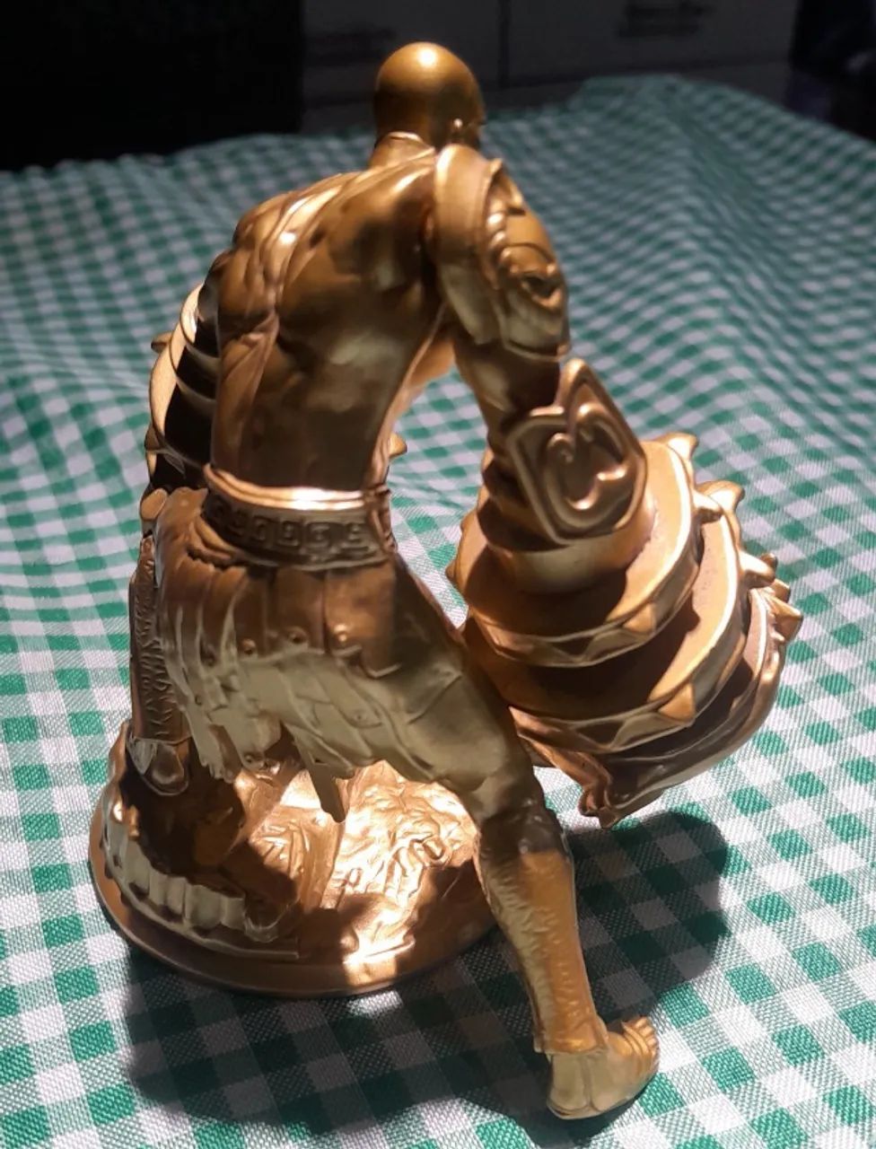Boneco Kratos Top Cau dourado 13cm - Foto 3