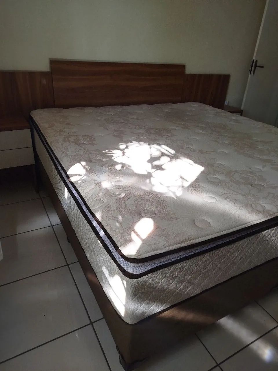 Cama king size com cabeceira  - Foto 3