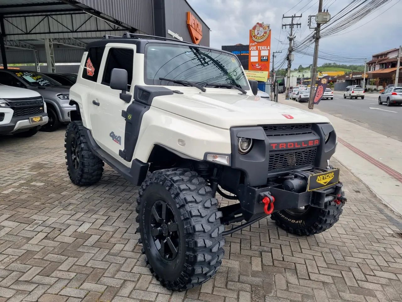 Troller T-4 2016