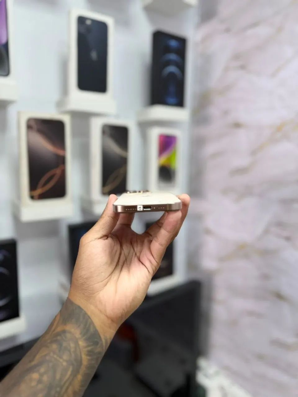 IPHONE 16 PRO 128GB DESER<br>R$ 5.199,00 - Foto 3