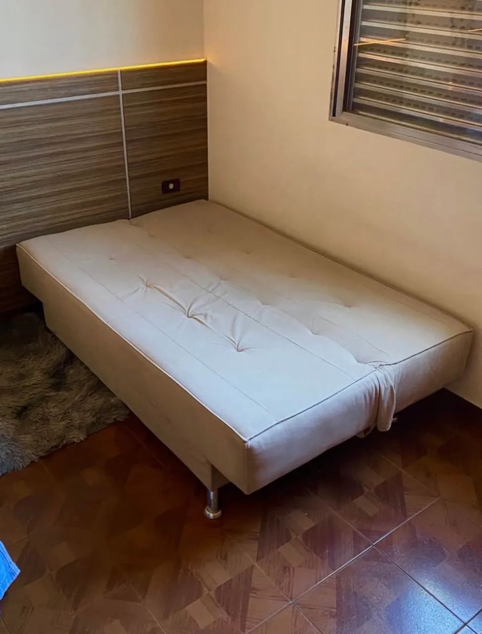 Sofá-cama pra ir logo