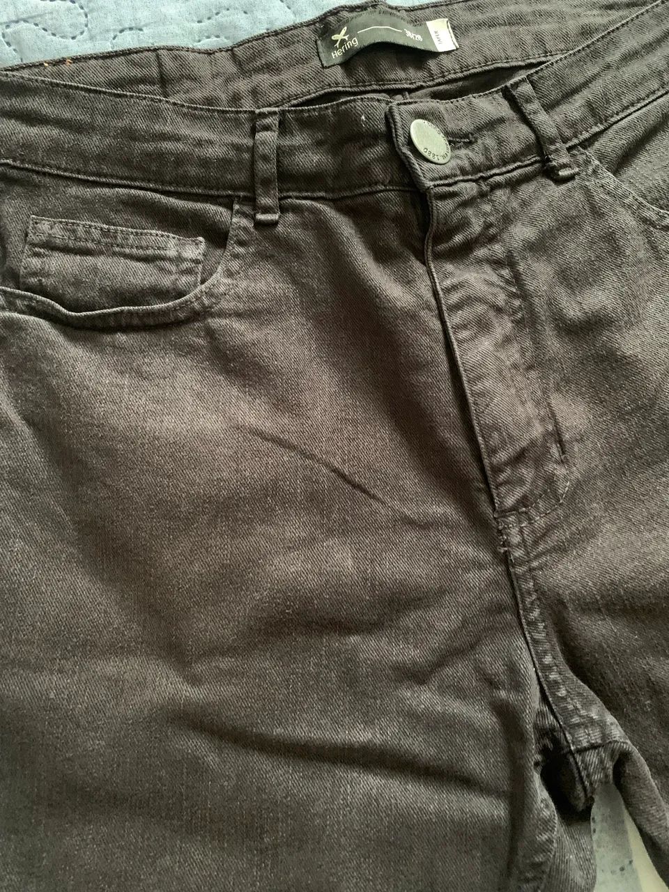 Bermuda jeans preta Hering usada tamanho 40 - Foto 3