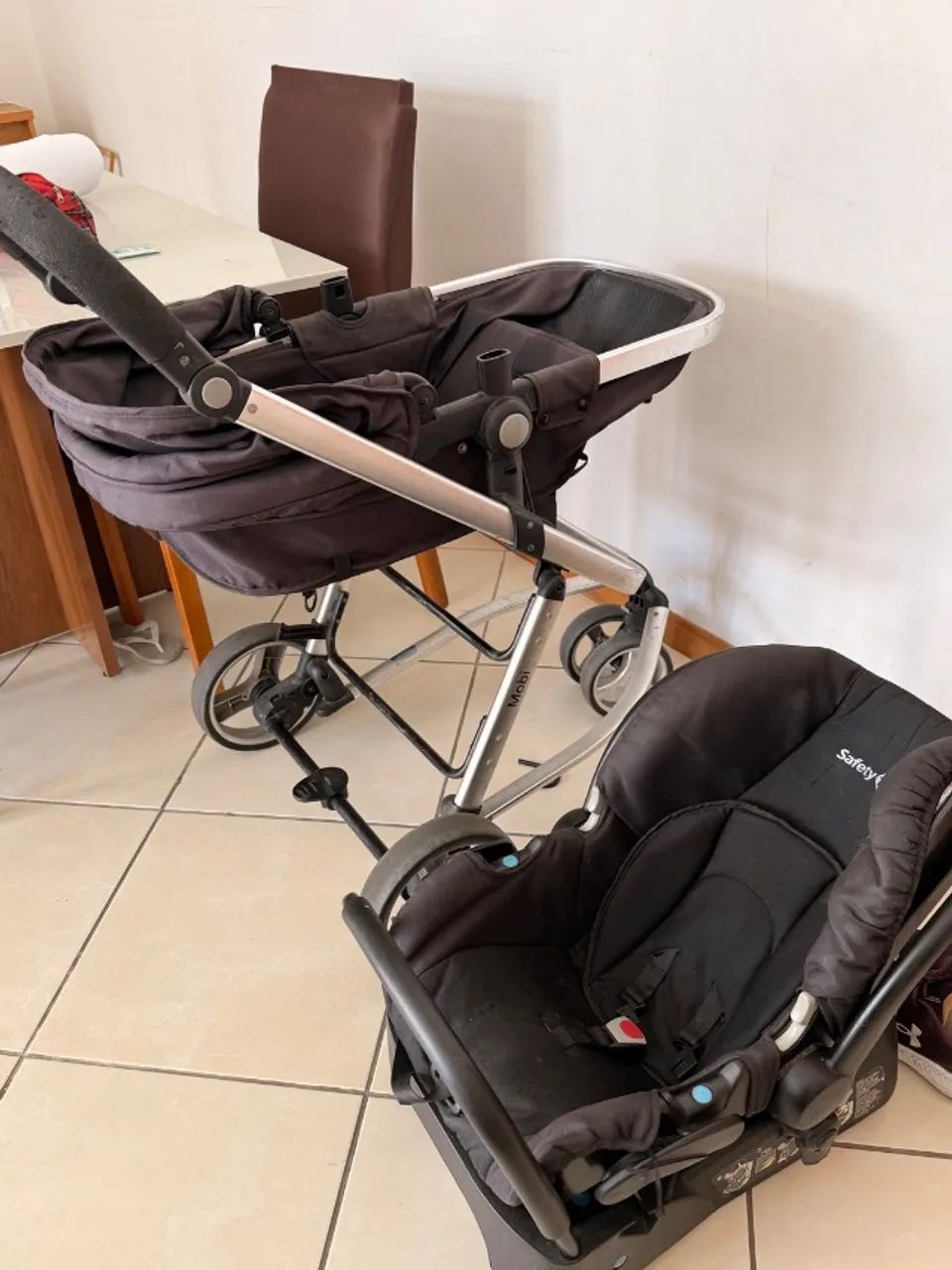 CARRINHO DE BEBÊ COM BEBÊ CONFORTO SAFETY 1st