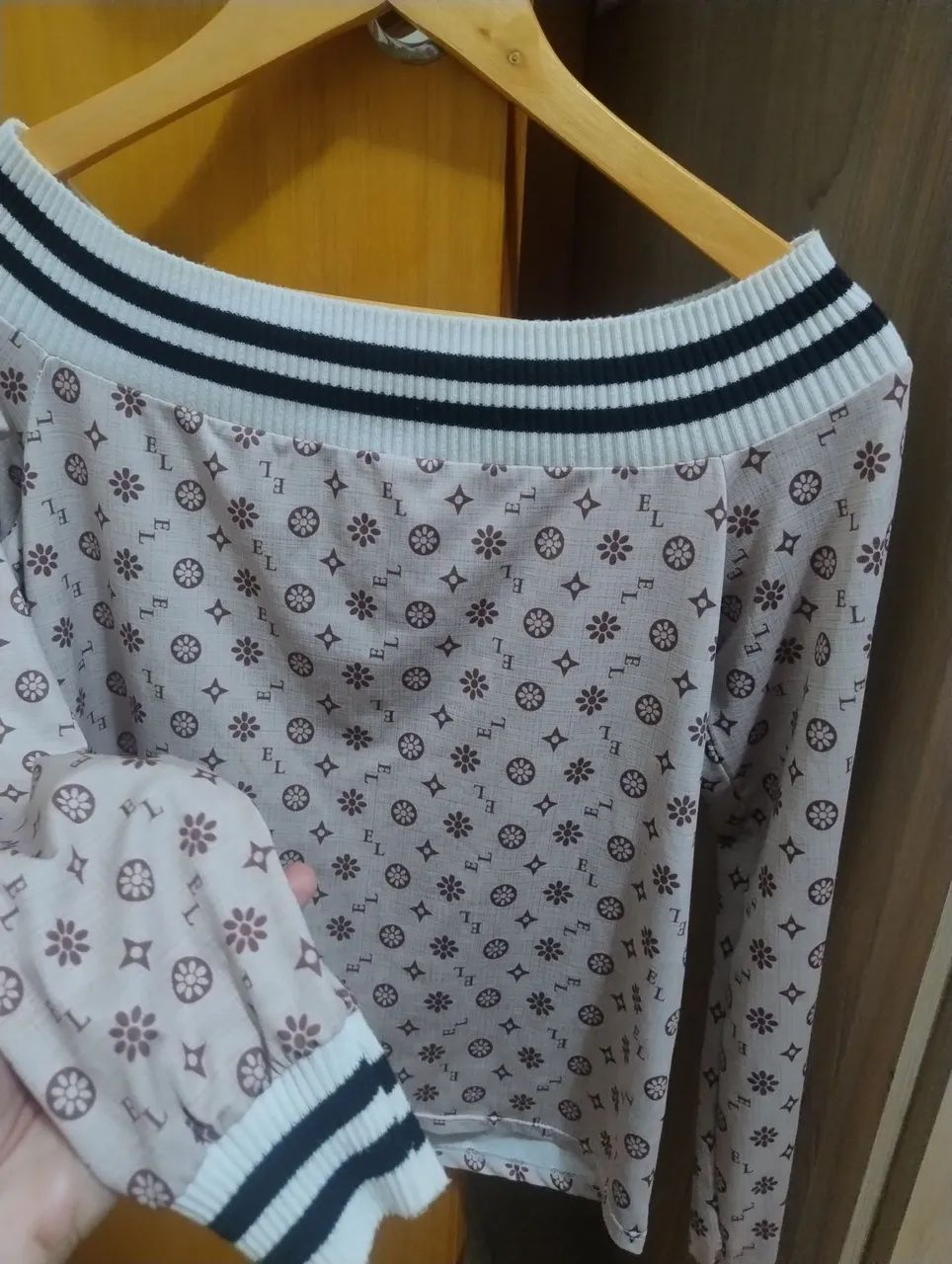 Blusa manga comprida com punho em malha. - Foto 2
