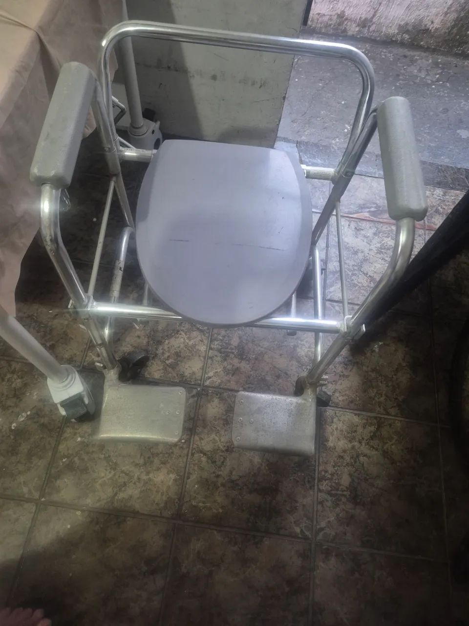 Cadeira higiênica  aluminium - Foto 5