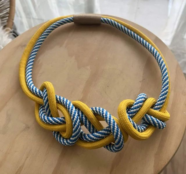 Colar de corda nó azul e amarelo - Foto 3