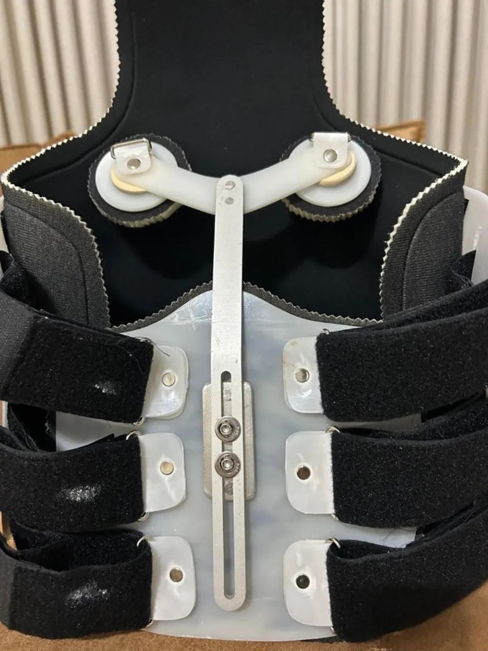 COLETE KNIGHT TAYLOR COM BARRA ANTERIOR -AJUSTAVEL - Foto 3