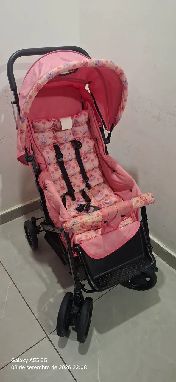 Carrinho de bebê rosa - Foto 2